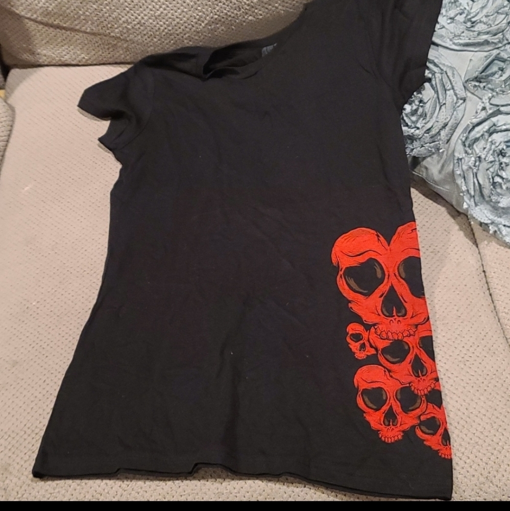 Nwot iron fist t shirt skulls